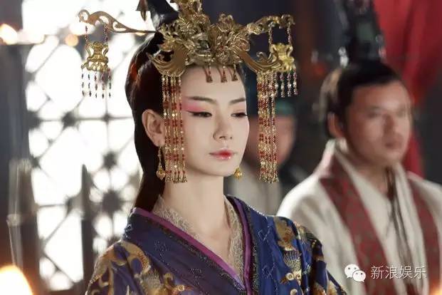 戚薇又演了一个宇宙级吊炸天的冷都女！她这是要一条道走到黑啊