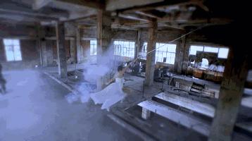 戚薇又演了一个宇宙级吊炸天的冷都女！她这是要一条道走到黑啊