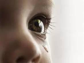 男童被剪刀刺伤致大动脉破裂出血,太阳穴被剪刀刺伤会怎么样