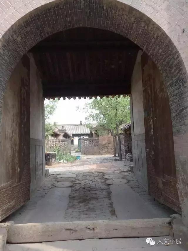 行走在乡野的路上,行走在山野乡间