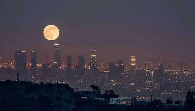 家里什么条件还用苹果手机 (家里条件一般该不该用苹果手机)