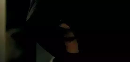 “微微一笑”头号嫌犯七夕露马脚：蒙面少女酒店花式抖S