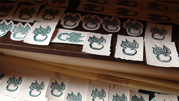 收到朋友结婚请柬怎么回复,收到同学的结婚请柬如何回复