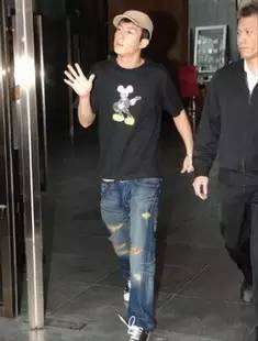 除了以最屌的姿势上热搜，他还创立了这样一个品牌！