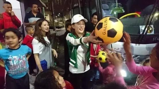 世界杯足球先生倒挂金钩里瓦尔多,想不到你是这样的人原版