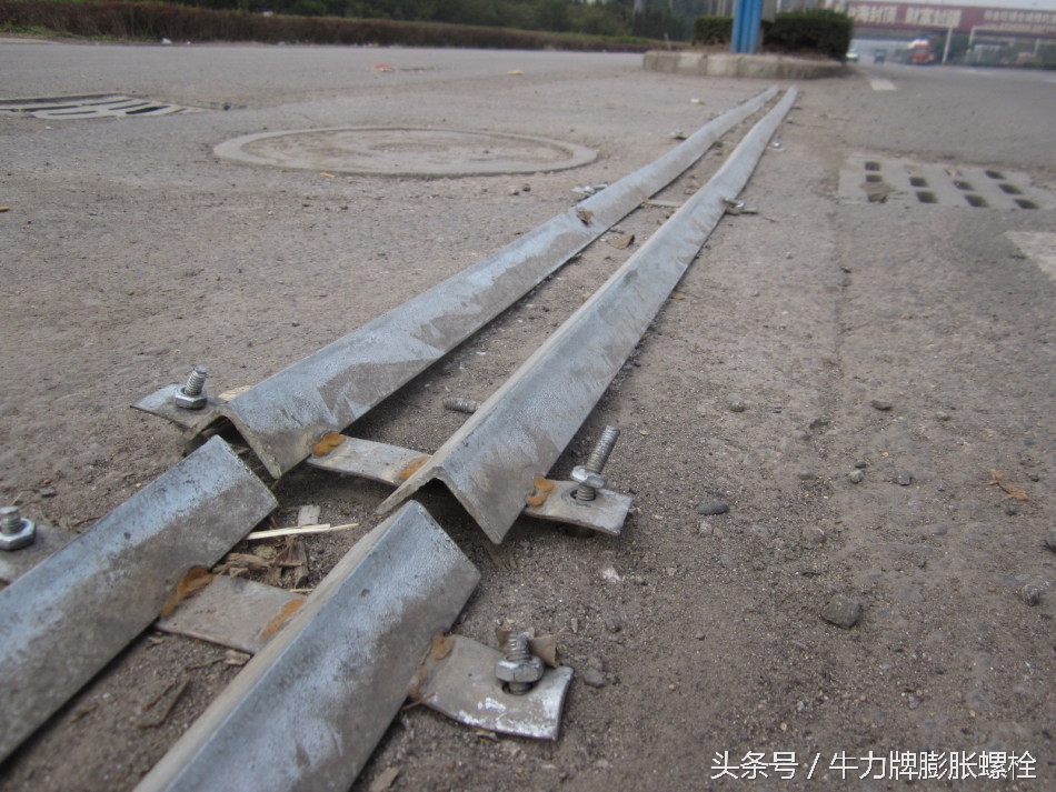 注意！我们要用尽洪荒之力把路上长的“锥子”拔掉！