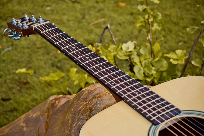 如何选择一把初学入门吉他,通用吉他最好的入门教程