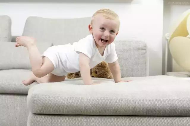 给宝宝穿太多衣服的危害,给宝宝穿太少