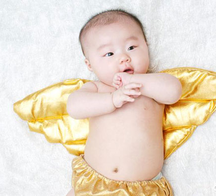 好奇肚子里的宝宝,宝宝有个圆圆的肚子是什么原因