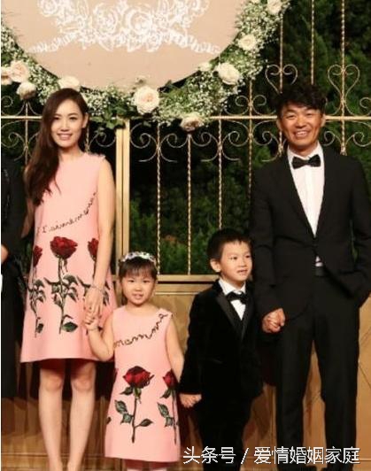 王宝强和马蓉互撕的结果：血淋淋，散落一地鸡毛