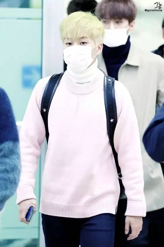 颜控|真心美美哒看欧巴们穿樱花粉