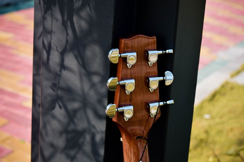 如何选择一把初学入门吉他,通用吉他最好的入门教程