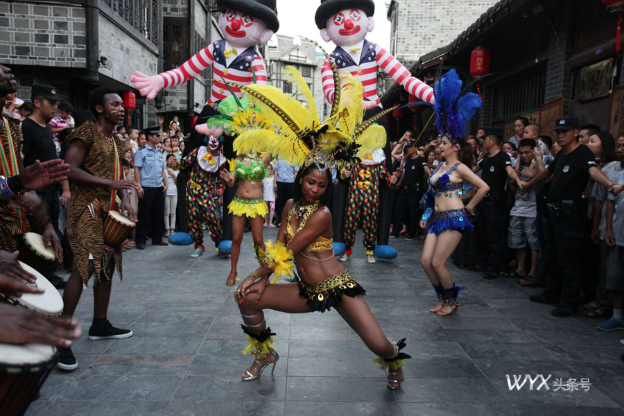 这个夏天巴西激情桑巴火了连山城小镇都是火辣辣的巴西女郎