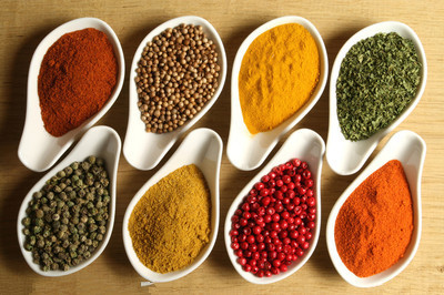 1味中药包含酸苦甘辛咸，治久咳气喘、遗精遗尿