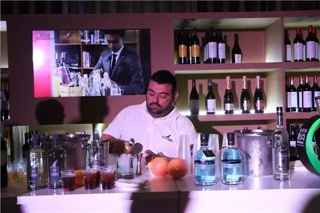 两个小时就能逛遍全世界?好喝的酒果然都是糖衣炮弹