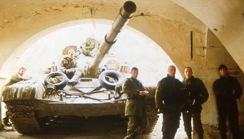 东乌克兰战事出现激光*器武**，或是坦克上的激光测距仪