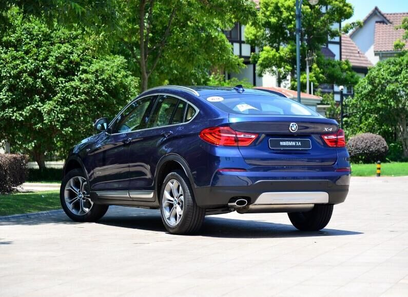 还以为楼下这款车是宝马X6！结果发现是X6它老弟