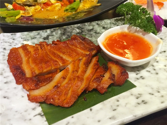 三亚旅行结婚纪念日,小两口结婚纪念日在家过二人世界