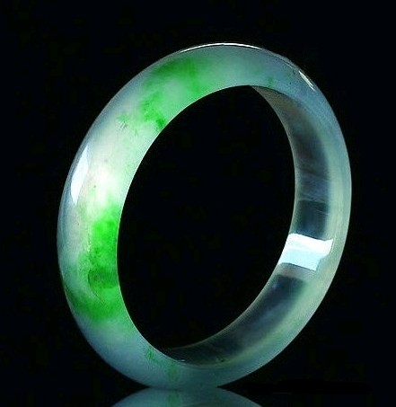 翡翠有裂纹正常吗,有裂纹的翡翠价值