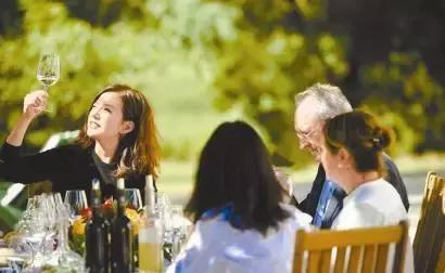 閭ｄ簺鍧愭嫢鍗冧竾閰掑簞鐨勬槑鏄熶滑,鍝簺鏄庢槦涔颁簡娉曞浗閰掑簞