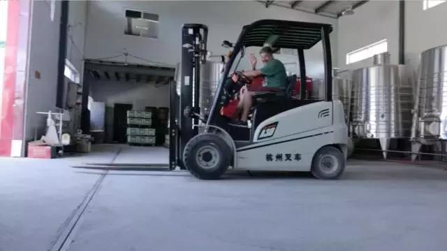 閭ｄ簺鍧愭嫢鍗冧竾閰掑簞鐨勬槑鏄熶滑,鍝簺鏄庢槦涔颁簡娉曞浗閰掑簞