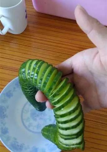 姑娘,让我们去喝啤酒吃龙虾,然后找个安静的地方去探讨人生吧