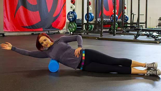 泡沫轴放松有效还是拉伸有效,拉伸泡沫轴和筋膜枪