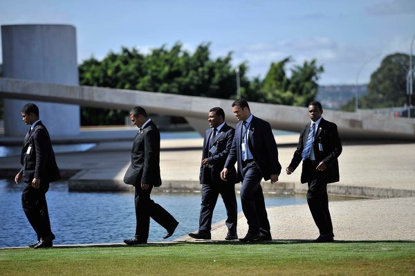 走进神秘的巴西总统府，黑衣警卫寸步不离