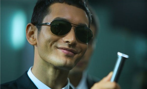 李晨、晓明哥来告诉你，遇到这些开车窘况明星们的护眼招数