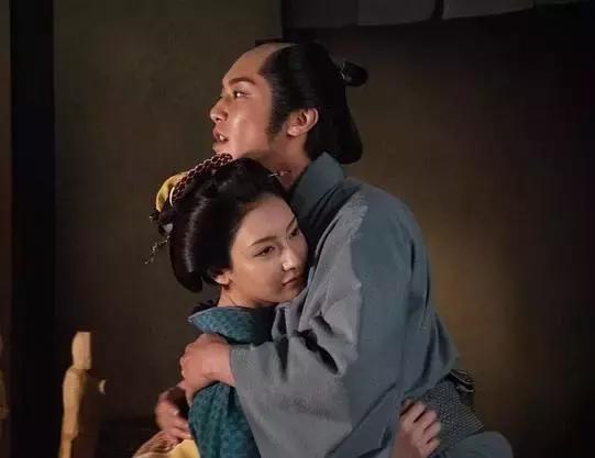 菜菜绪霸气,菜菜绪黑裙礼服