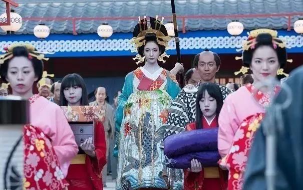 菜菜绪霸气,菜菜绪黑裙礼服