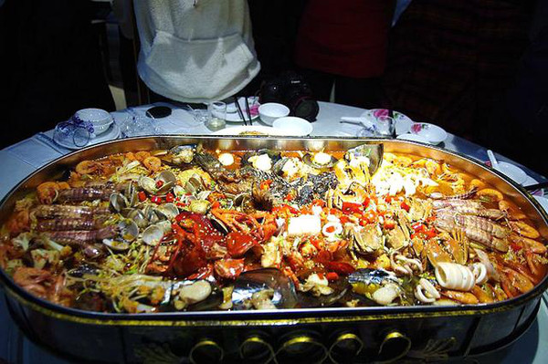 多变揽鲜又出新招:海鲜火锅霸王锅后这次出个五层塔!