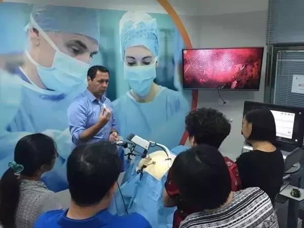 “无痛无副作用”已经不能满足以色列了，他们要让手术机器人主刀