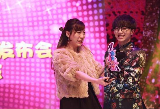 女粉丝送华晨宇兰博基尼,粉丝送华晨宇生日礼物排第几