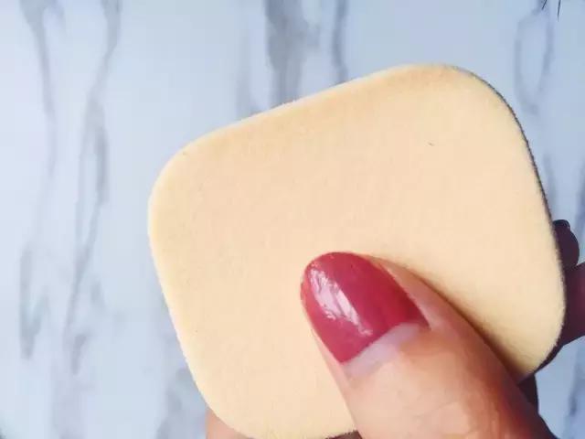 粉饼和气垫推荐 (气垫和干湿两用粉饼哪个好用)