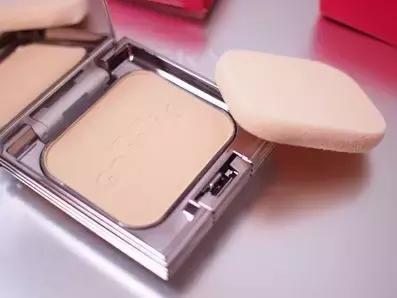 粉饼和气垫推荐 (气垫和干湿两用粉饼哪个好用)