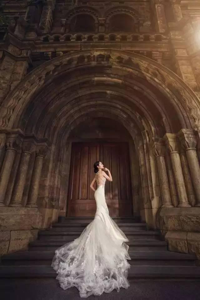 花了一个月工资拍婚纱照值得吗,拍一套婚纱照赚多少钱