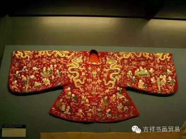 生成一对相依靠——明代纽扣