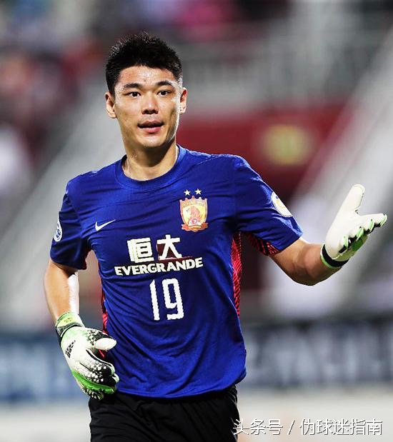 足球球员是干什么的,足球运动员职责