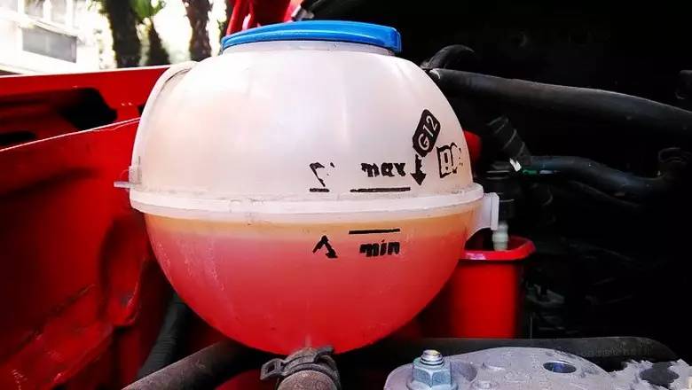 你还不知道吧！小车没冷却水比没汽油恐怖多了