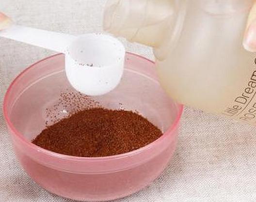 长斑要补水出现的皱纹怎么办,油性皮肤是不是不容易长斑长皱纹