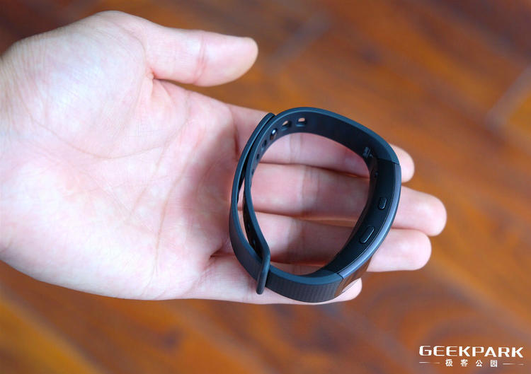 三星手环gearfit2测评,三星手环gearfit3评测