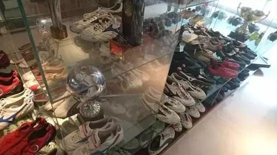 世界杯足球先生倒挂金钩里瓦尔多,想不到你是这样的人原版