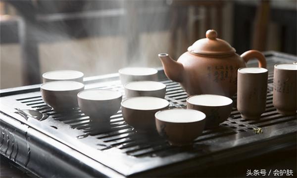 86年老阿姨教你一招淡化法令纹,4招轻松摆脱法令纹年轻10岁不是梦