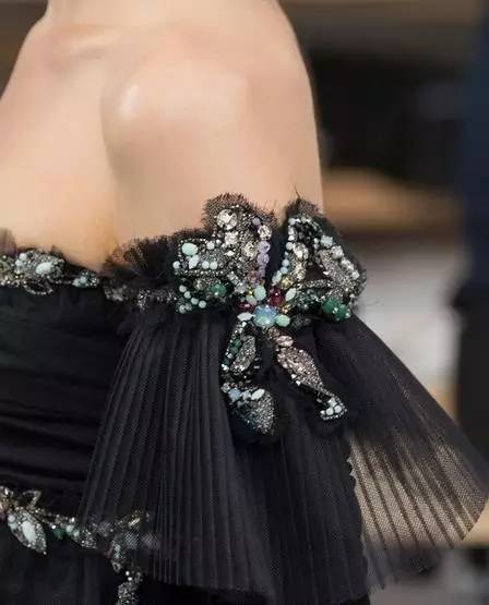 怎样判断一件衣服是否有质量问题,怎样判断一件衣服的质量好不好