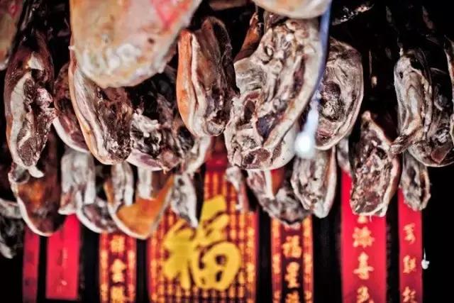 哪个地方有火腿 (有火腿的地方)