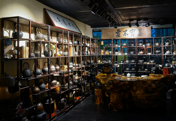 南京只有这里可以免费喝到百年老铁壶为您泡的茶！