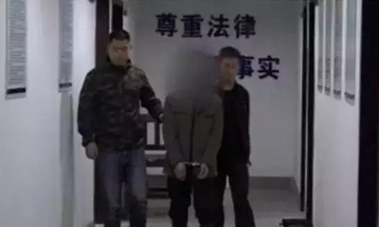 男子利用迷信骗女孩儿钱,男子以驱邪为名骗女友钱200万