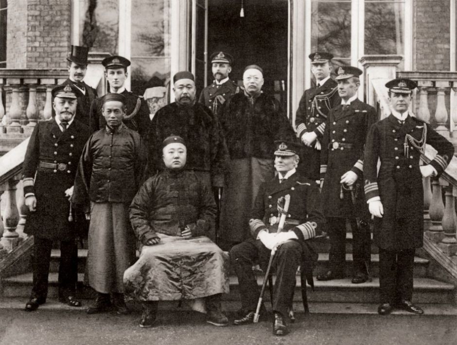 史上最牛代购：贝勒爷为买*器武**装备跑遍全球，军舰各国来一艘