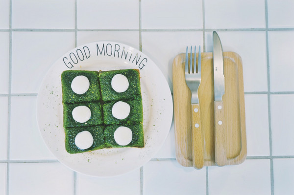 一整面彩虹烧杯墙！隐身巷弄的桃园人气咖啡厅